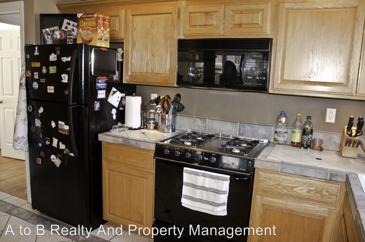 2107 Roenoke Way - Photo 2 of 21