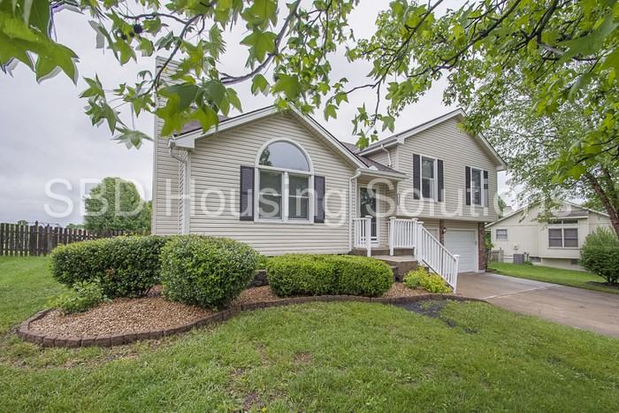 1836 SE 7th St - Photo 2 of 31