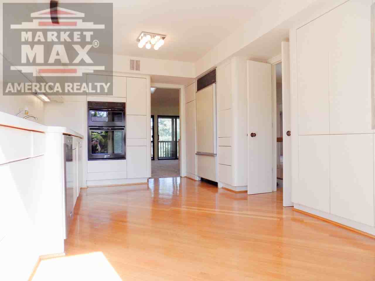 2114 Bordeaux Street - Photo 3 of 11