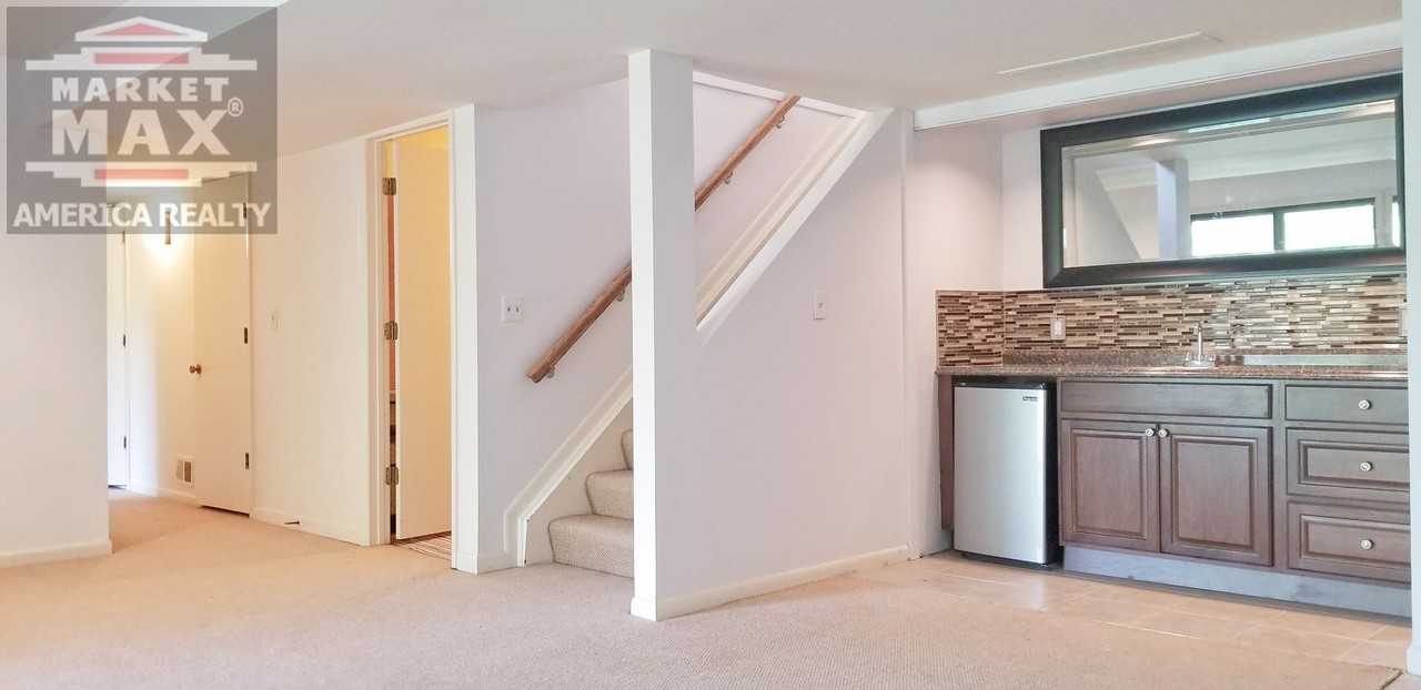 2114 Bordeaux Street - Photo 4 of 11