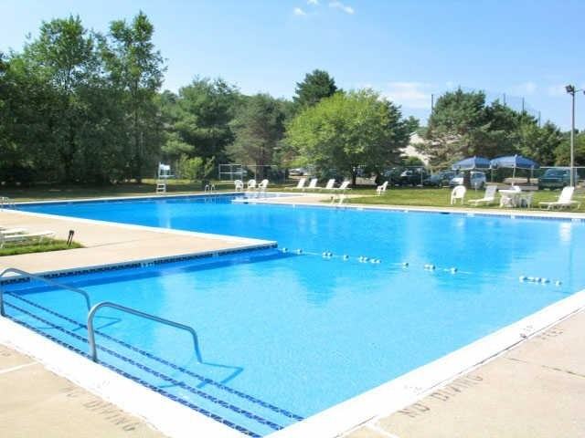 Fox Meadow Apartments & Townhomes - Photo 3 of 9