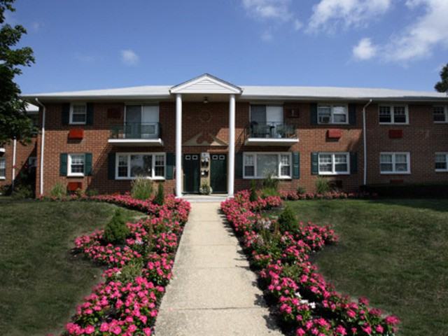 Emerald Apartments - Photo 3 of 8