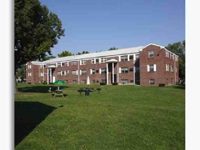 Longview Garden Apartments - Photo 2 of 8