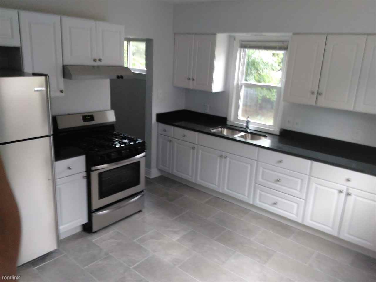 1619 72nd St - Photo 3 of 9