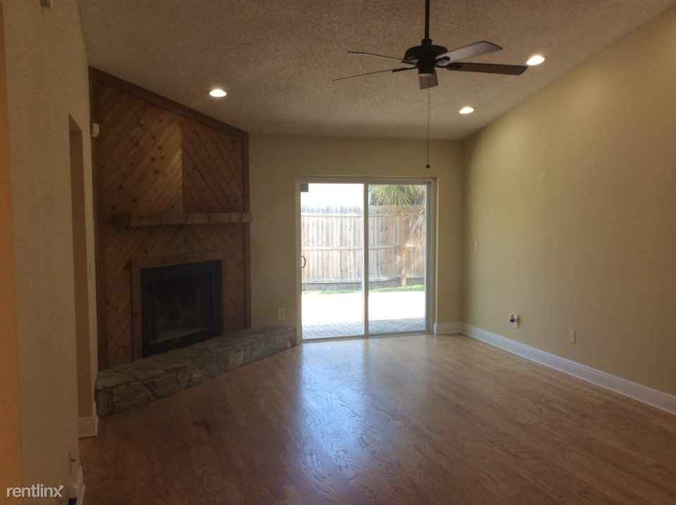 10305 Hobie Ct - Photo 2 of 11