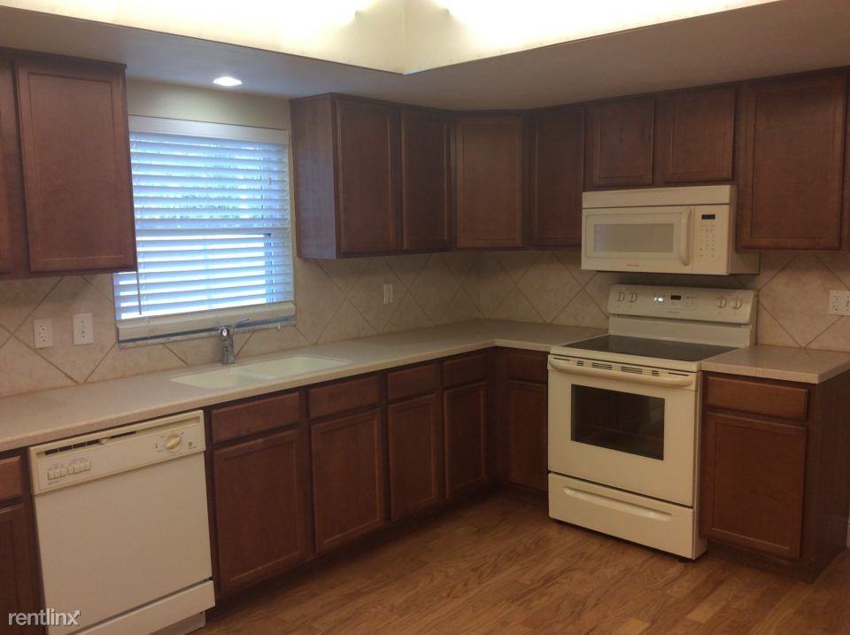 10305 Hobie Ct - Photo 3 of 11