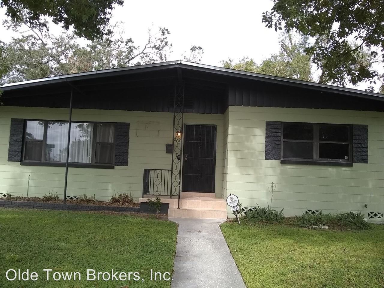 2035 Bentley St - Photo 2 of 12