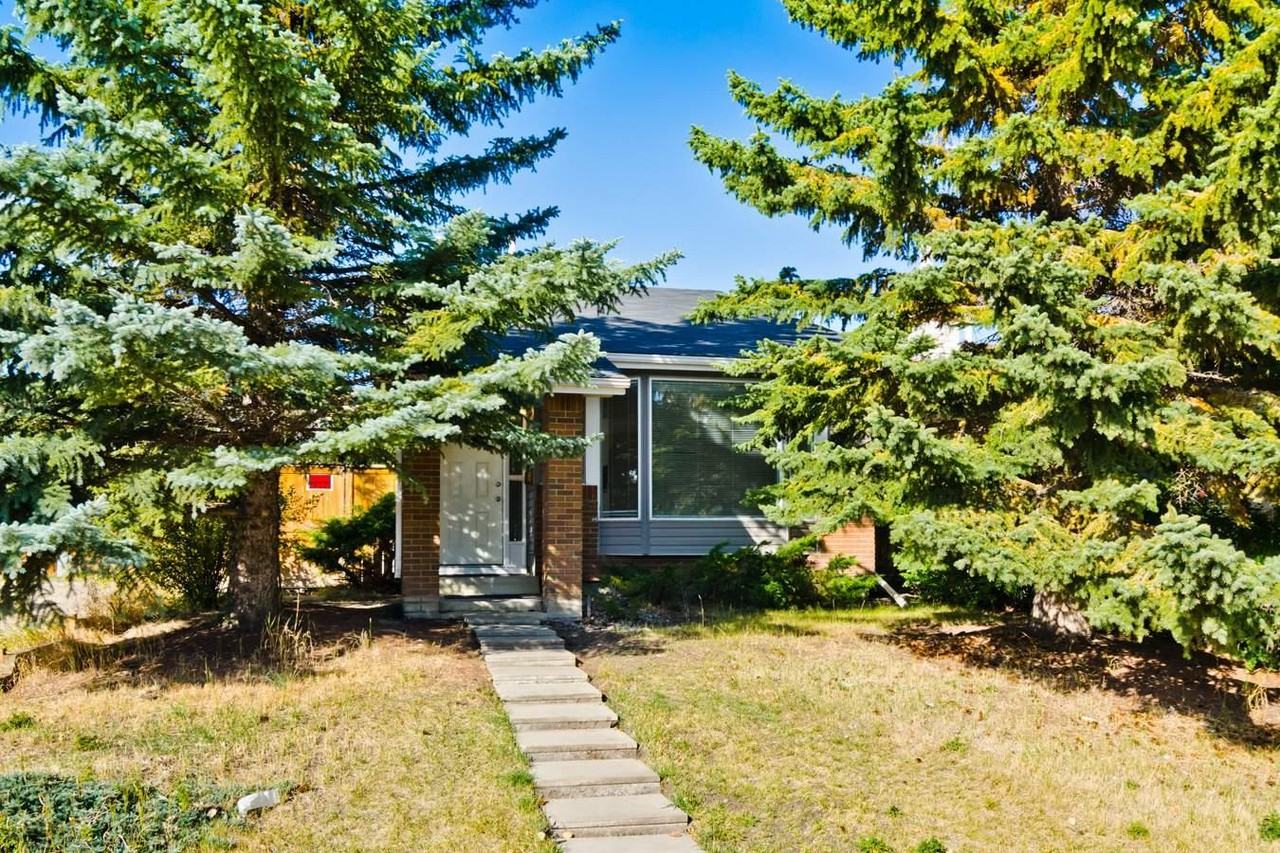 108 Woodglen Close SW - Photo 2 of 26