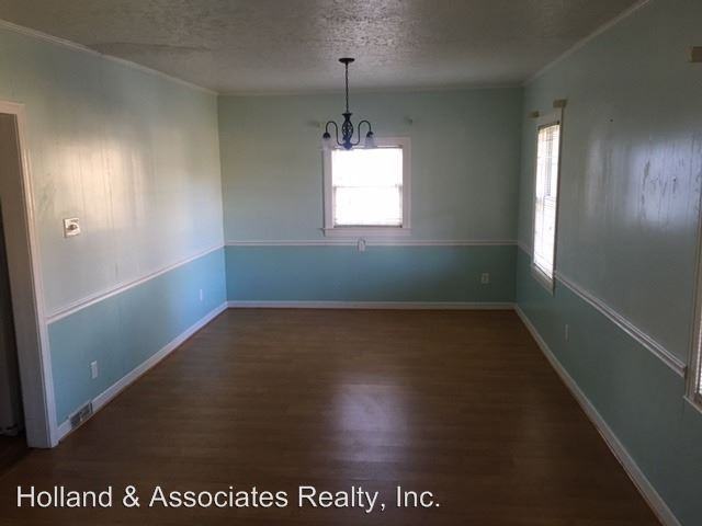 231 Country Club Dr - Photo 3 of 9
