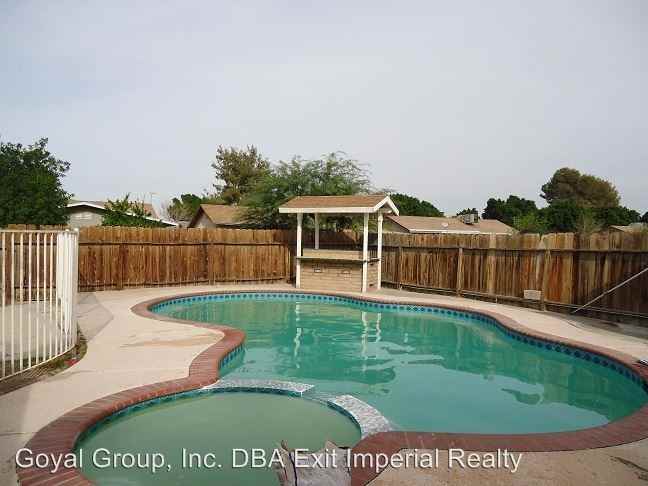 329 W River Dr - Photo 2 of 12