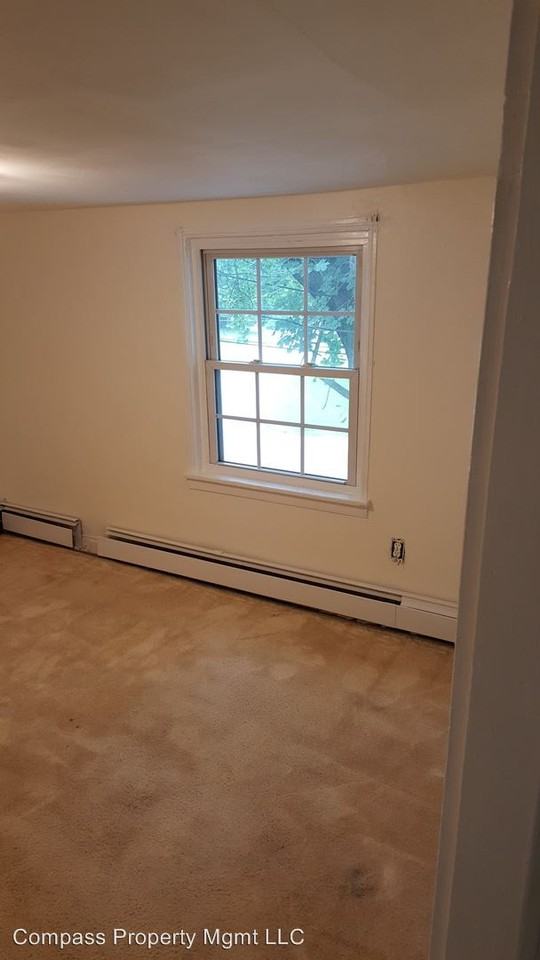 1423 W Kings Hwy - Photo 2 of 9