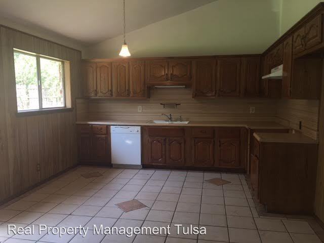 322 S 192nd E Ave - Photo 3 of 12