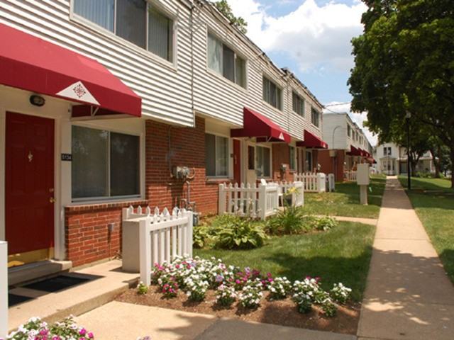 Gwynnbrook Townhomes - Photo 3 of 6