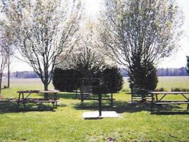 Woods Crossing Apartments - Photo 3 of 5