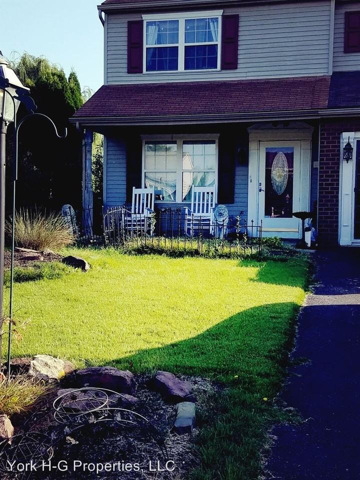 3309 Glen Hollow Dr - Photo 2 of 11