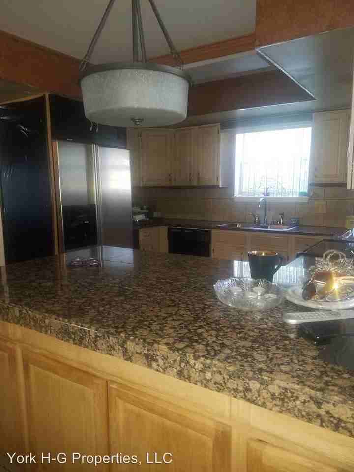 3309 Glen Hollow Dr - Photo 3 of 11