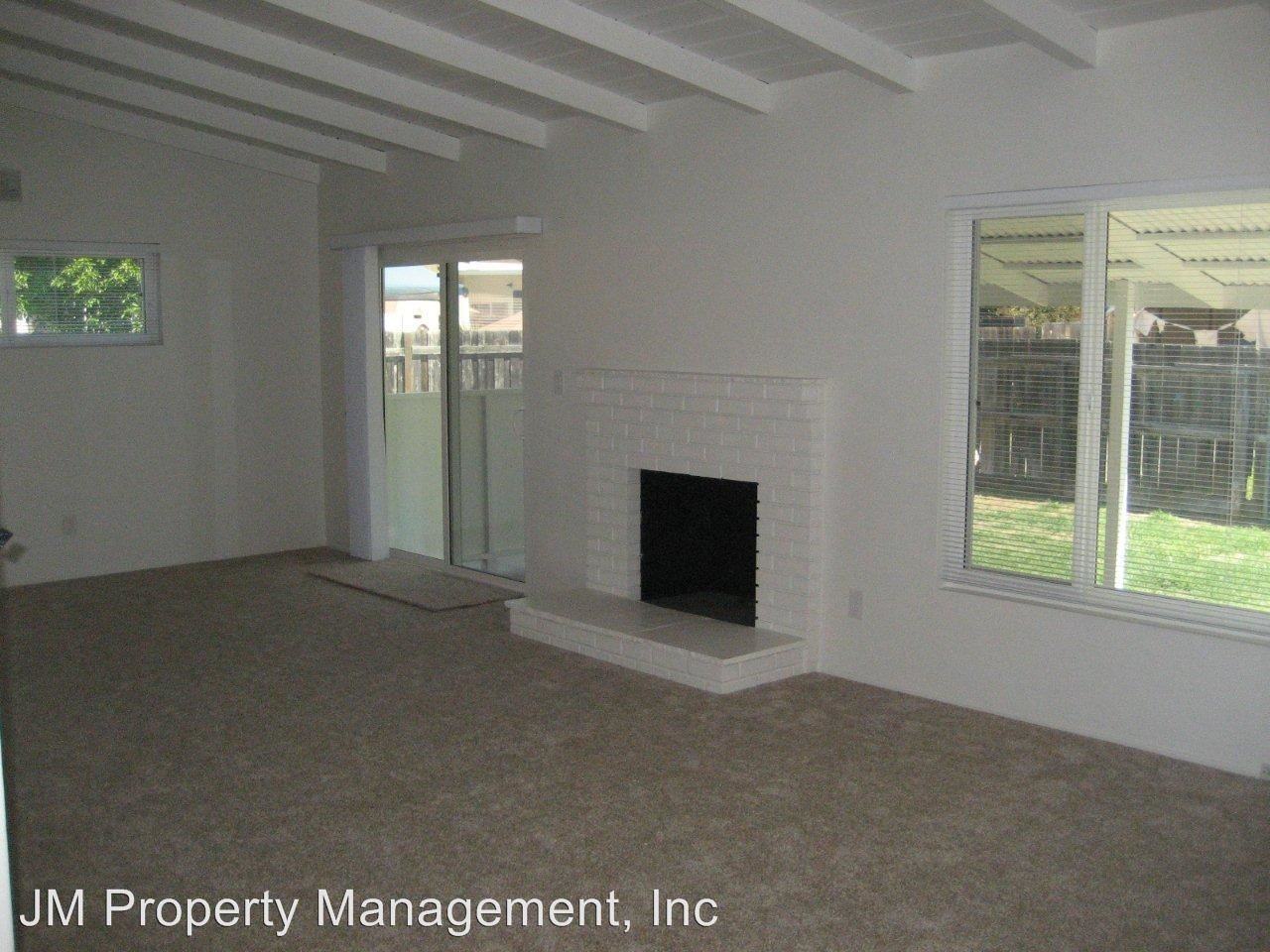 883 Fairway Ct - Photo 3 of 20