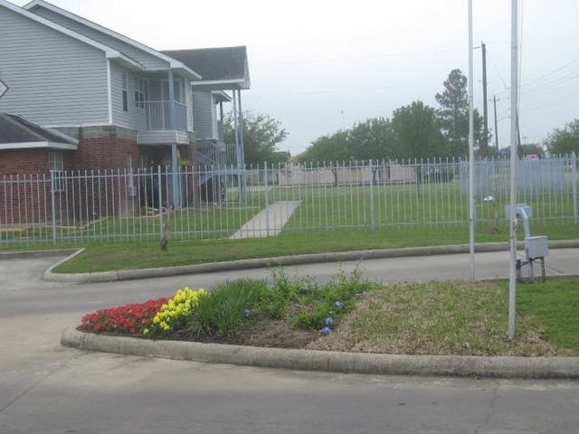 Mockingbird Lane Plaza Apartments 2501 E Mockingbird Ln, Victoria, TX