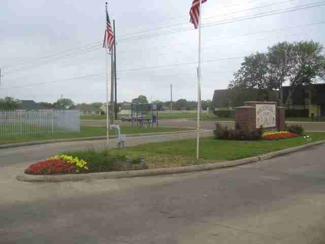 Mockingbird Lane Plaza Apartments - Photo 3 of 6