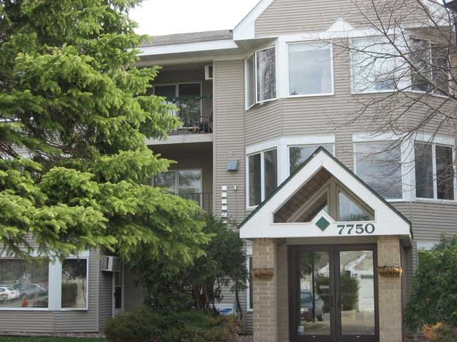 Oaks Whitney Pines - Photo 2 of 19