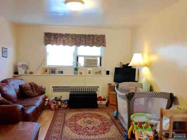 24 Chamberlain Ave - Photo 3 of 7