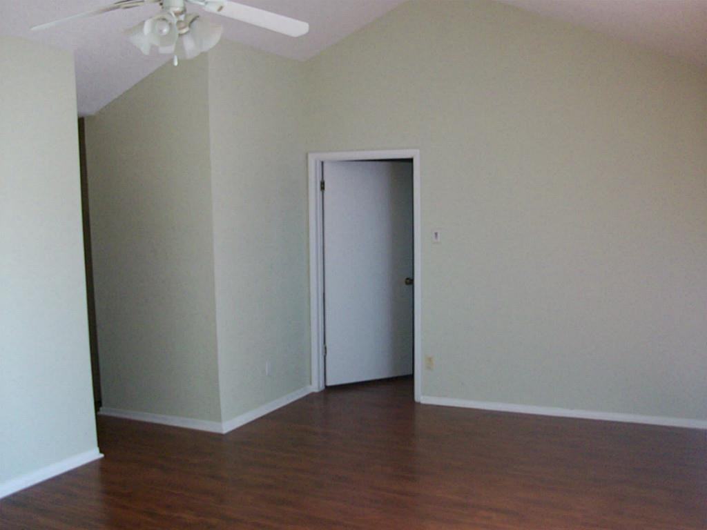 2106 Briar Ln - Photo 3 of 11