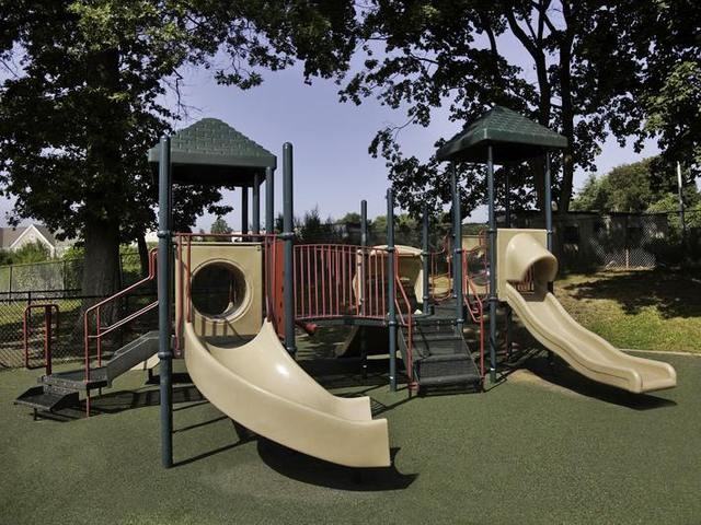 Rippowam Park Apartments - Photo 3 of 6