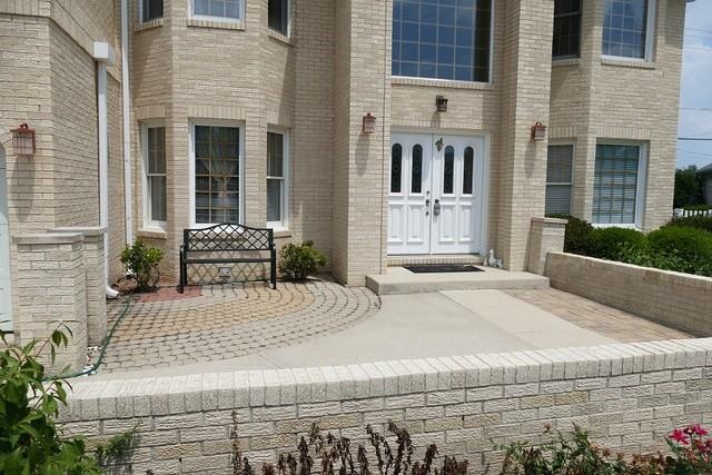 212 Rosewood Ct - Photo 2 of 50