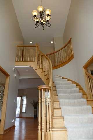 212 Rosewood Ct - Photo 3 of 50
