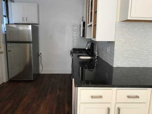 631 W Roscoe St #C2 - Photo 2 of 9