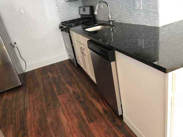 631 W Roscoe St #C2 - Photo 3 of 9