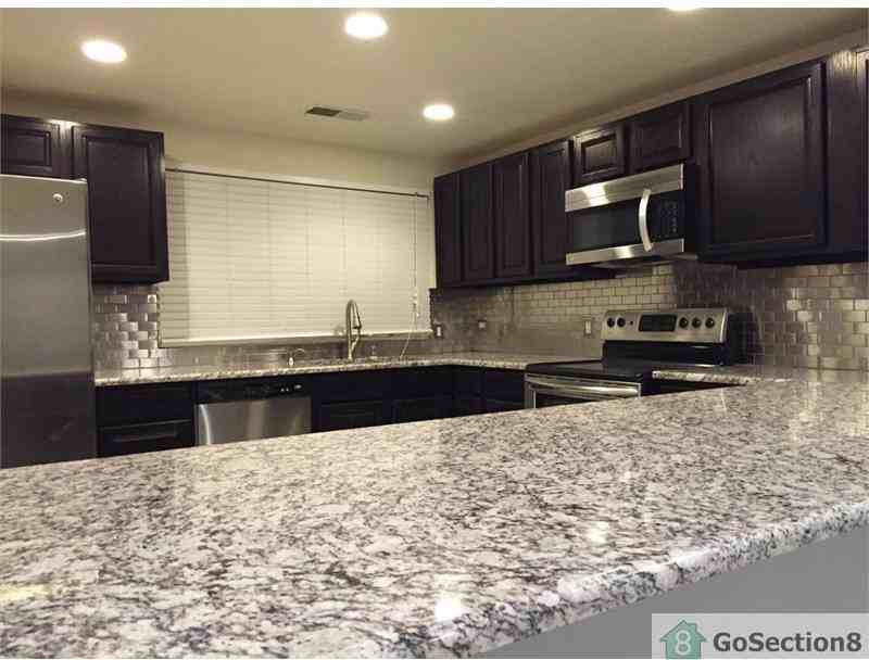 2421 Stevens Dr NE - Photo 3 of 26