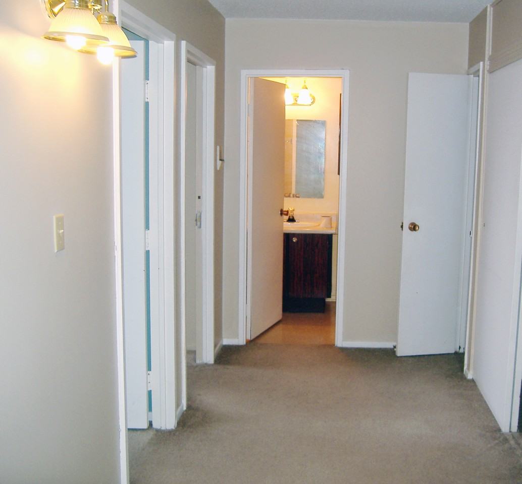 215 Sanders St - Photo 2 of 3