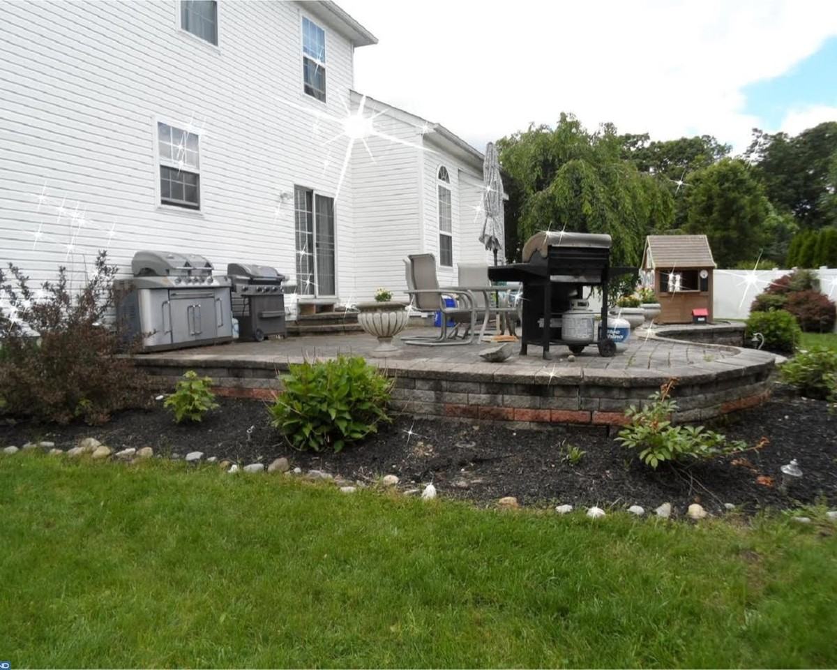 8 Lansbury Cir - Photo 3 of 21