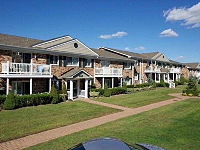 Fairfield Plaza at Sayville - Photo 3 of 6