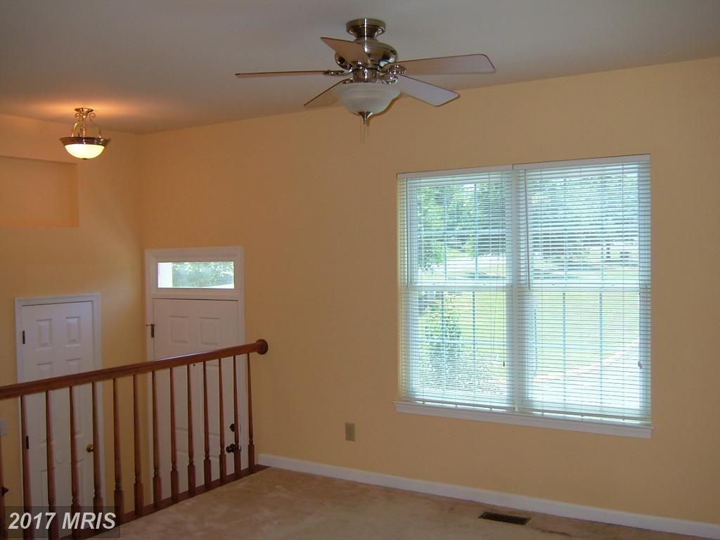 404 Club House Rd - Photo 3 of 19