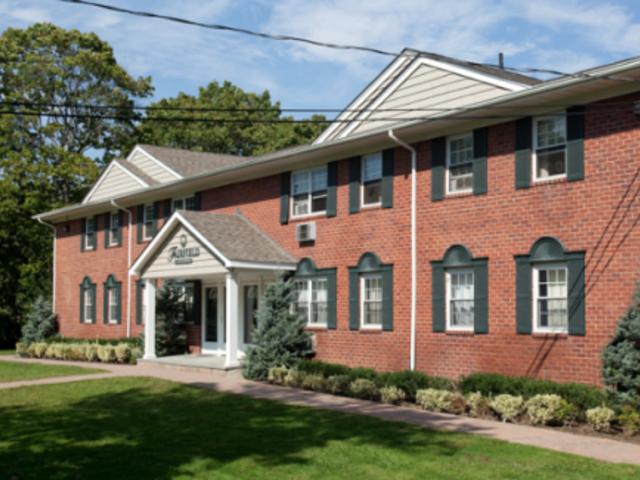 Fairfield South At Bay Shore - Photo 2 of 3