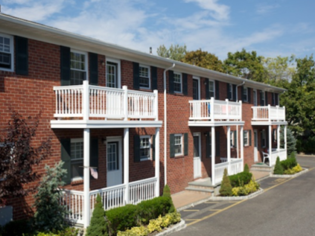 Fairfield South At Bay Shore - Photo 3 of 3