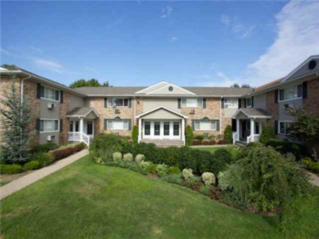 Fairfield At Babylon Village - Photo 3 of 6