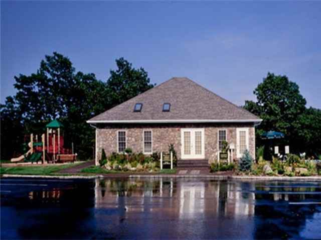 Fairfield Gables At South Setauket - Photo 3 of 6