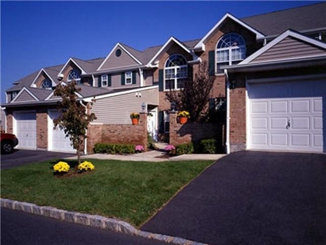 Fairfield Gables At South Setauket - Photo 2 of 6