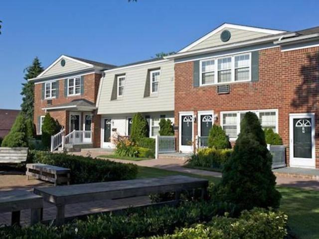 Fairfield Village at Commack - Photo 2 of 6