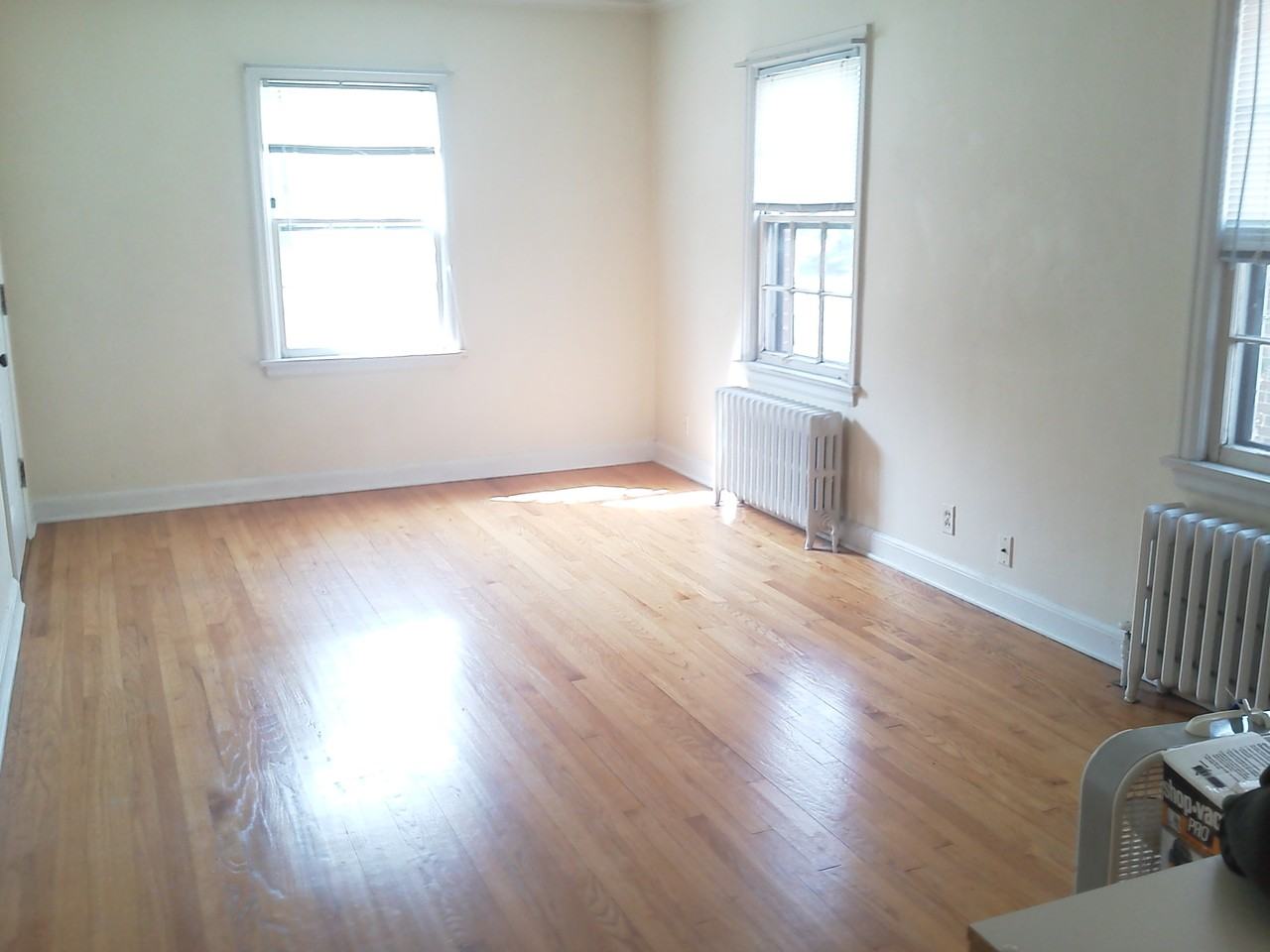 1906 University Ave - Photo 3 of 9