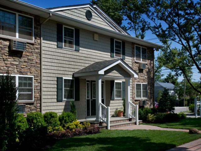 Fairfield Townhouses at Babylon Village - Photo 2 of 6