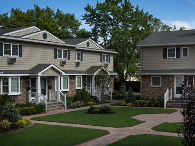 Fairfield Townhouses at Babylon Village - Photo 3 of 6
