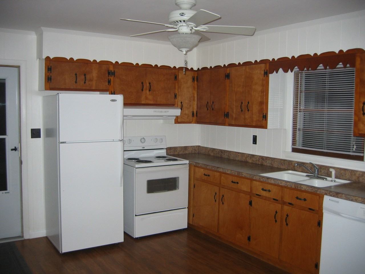 922 Salem Rd - Photo 2 of 9