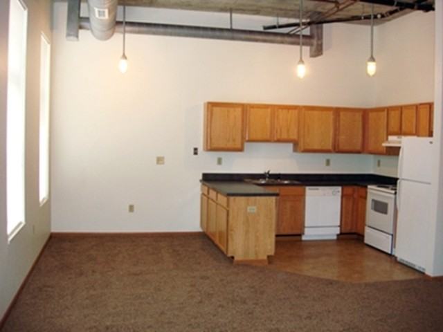 University Dale Apartments - Photo 3 of 6