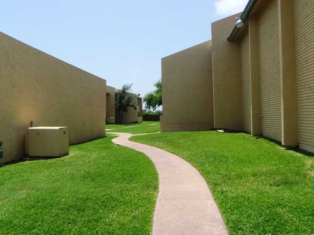 The Oaks - Photo 2 of 6