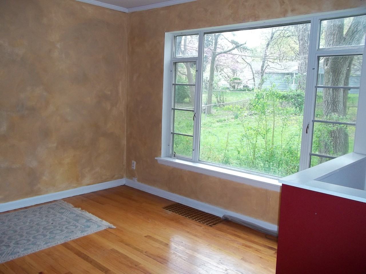 4-bdrm/2-bath Fenced yard House for Rent immediately - Photo 2 of 6