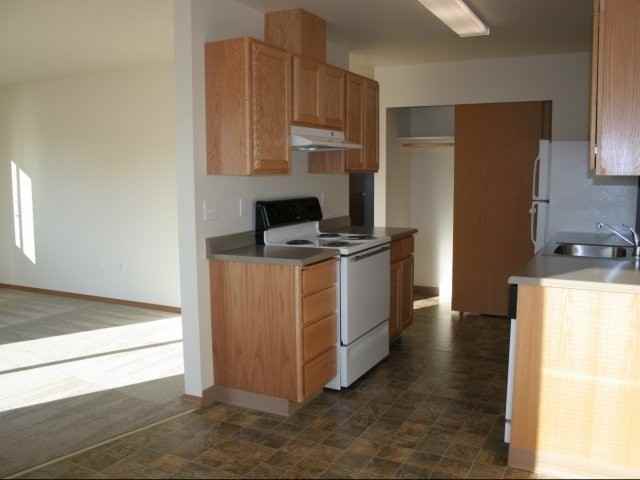 Salmon Run Apartments - Photo 2 of 10